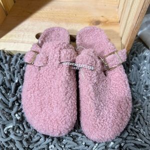 NWOT Mule Faux Sherpa